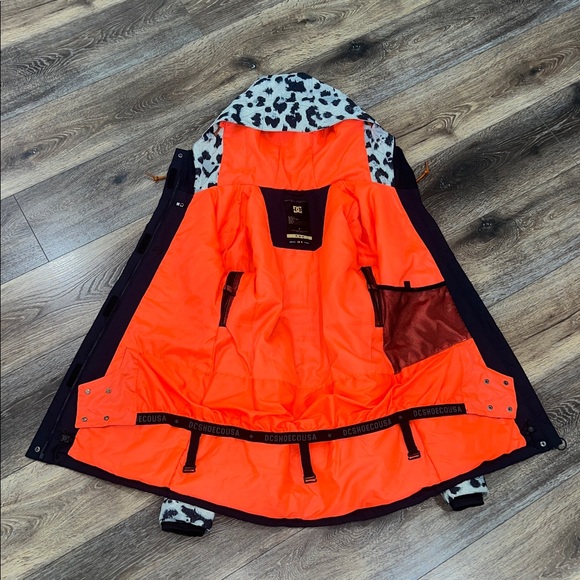 DC Cruiser Snow Leopard Women's Ski Snowboard
Jacket 🏂❄️🎿❄️⛷️ - Picture 14 of 16